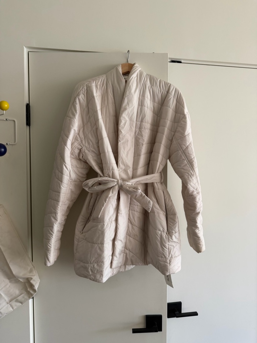 Lululemon Insulated Wrap Jacket White Opal - Picture 1 of 4